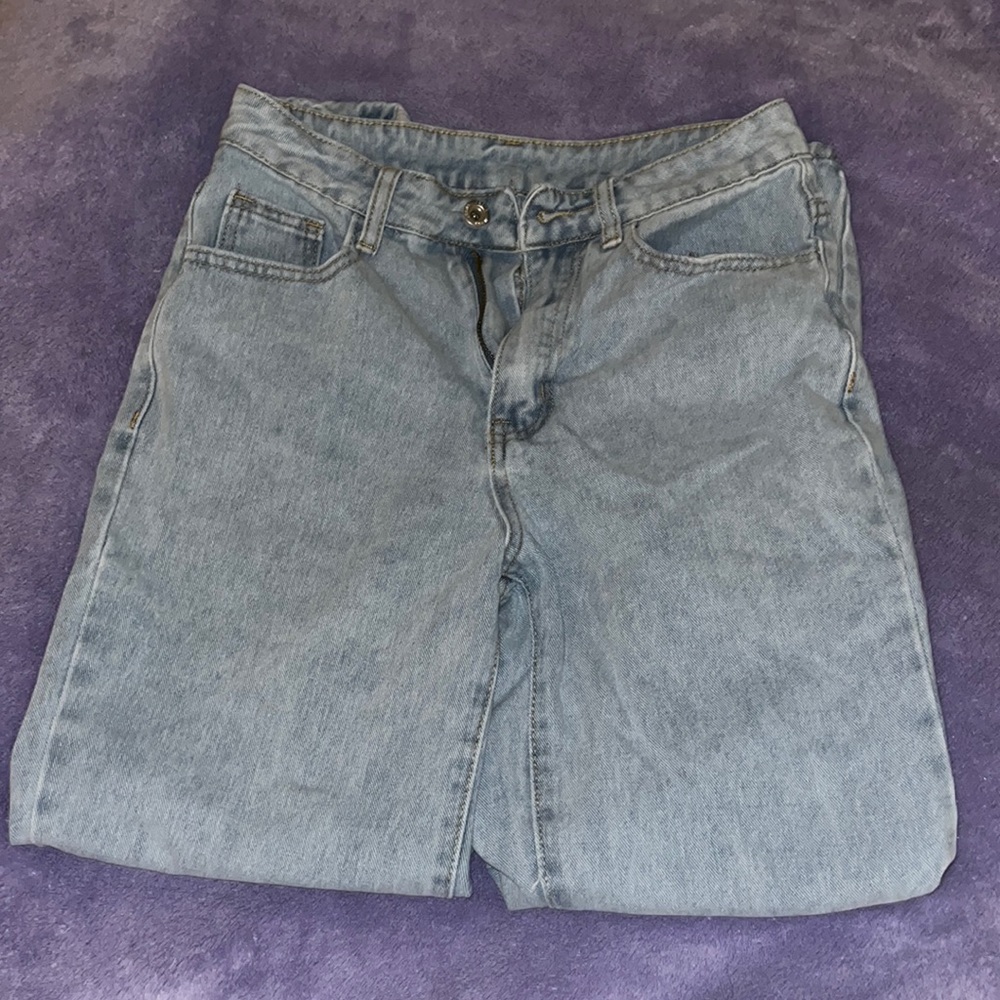 Blue jeans STRAIGHT LEG/MOM JEAN. BRAND NEW